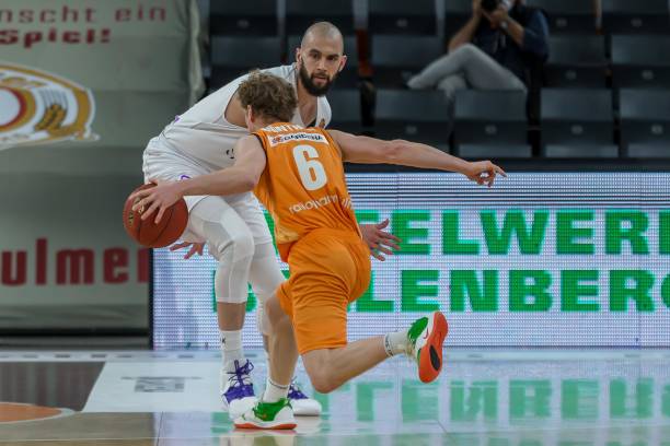 挥了其团队 挥了其团队